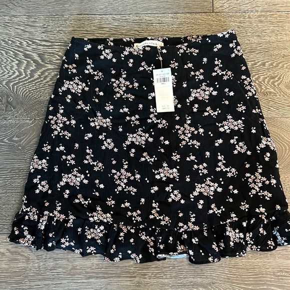 Abercrombie & Fitch Dresses & Skirts - Abercrombie & Fitch mini skirt. Black with floral print. Size small. NWT